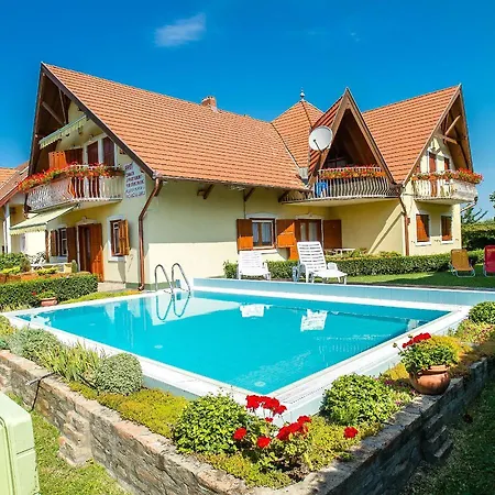 Familia 100/3 Appartement Balatonmáriafürdő