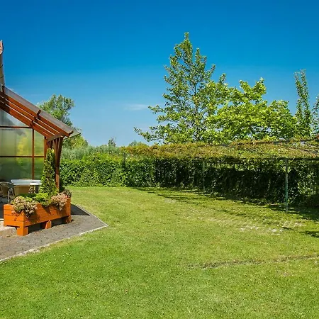 Familia 100/3 Apartmán *