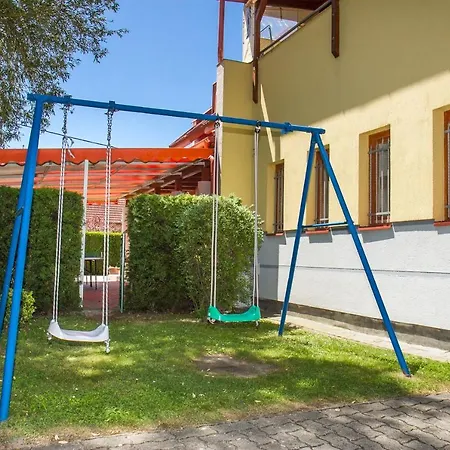 Familia 100/3 * Balatonmáriafürdő