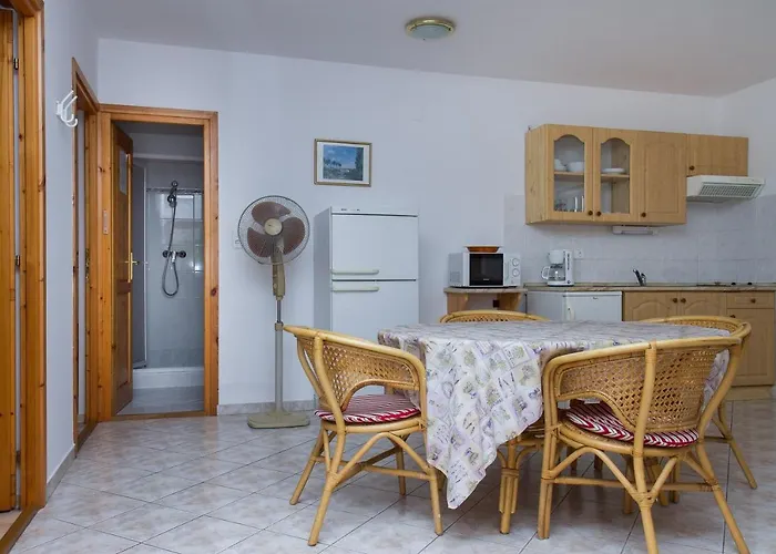 Familia 100/3 公寓